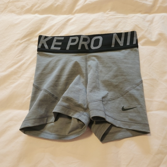 Nike Women's Dri Fit shorts - Picture 1 of 2